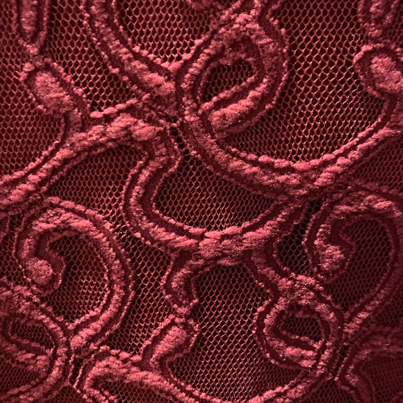 Beautiful and classic top very feminine. - Picture 5 of 5